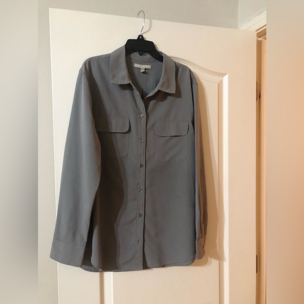 Banana Republic blouse gray color long sleeves front pockets size M lightly used